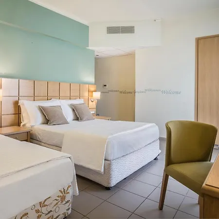 Ξενοδοχείο Ionian Plaza & 4*