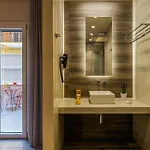 Hotell Ionian Plaza &