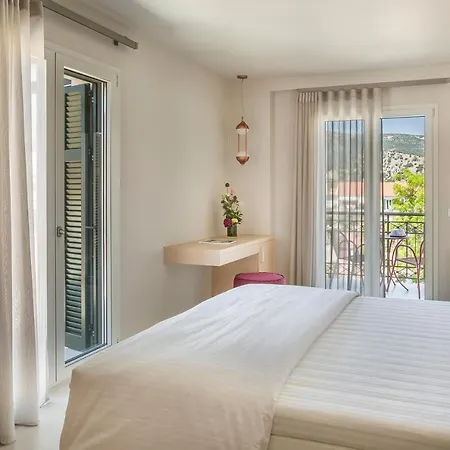 Ionian Plaza & 4*