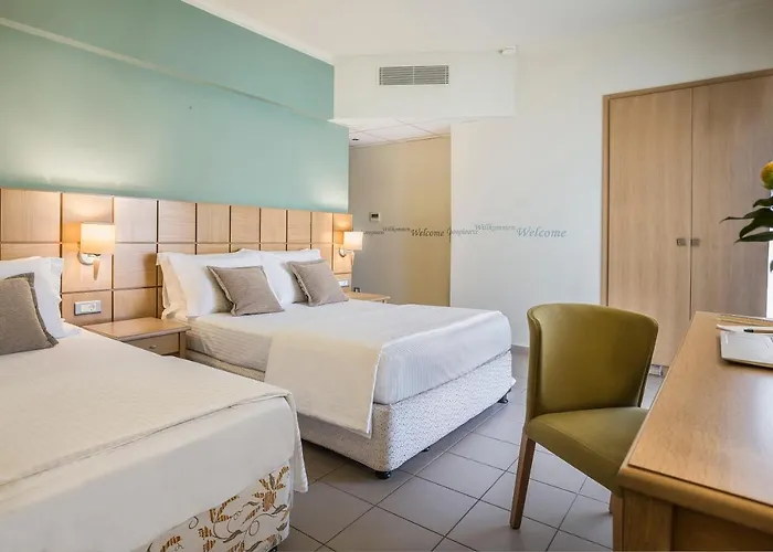 호텔 Ionian Plaza & 4*