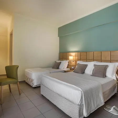 Hotel Ionian Plaza & 4*