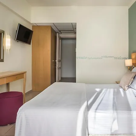 Ionian Plaza & מלון 4*