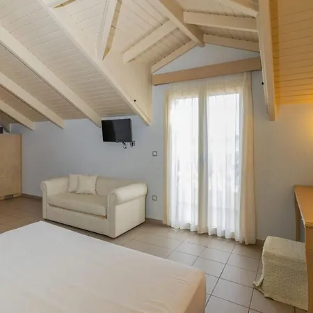 Hotel Ionian Plaza & 4*