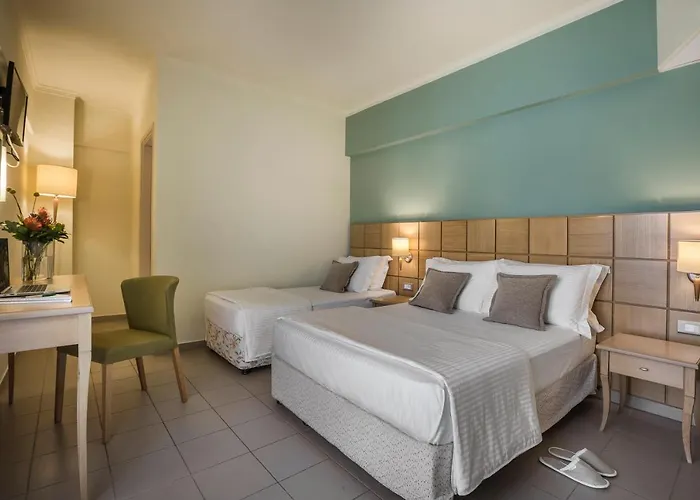 Hotel Ionian Plaza & 4*
