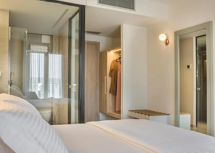 Hotel Ionian Plaza & 4*