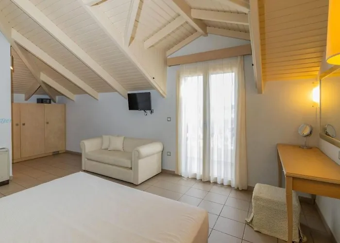 Hotel Ionian Plaza & 4*
