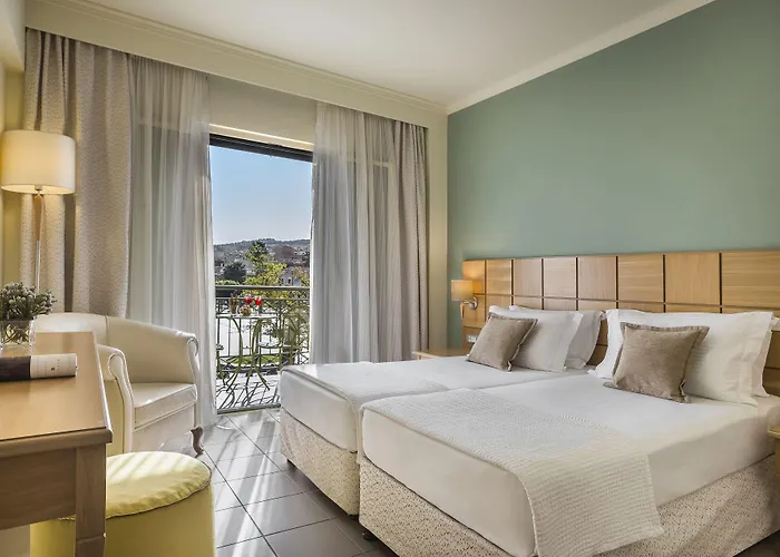Hotel Ionian Plaza &